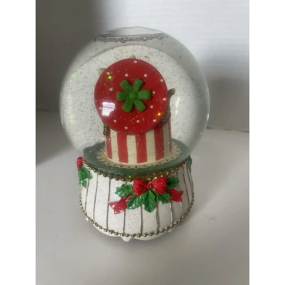 Rare! SAN FRANCISCO MUSIC BOX CO.  Kitten Hat Snow Globe 